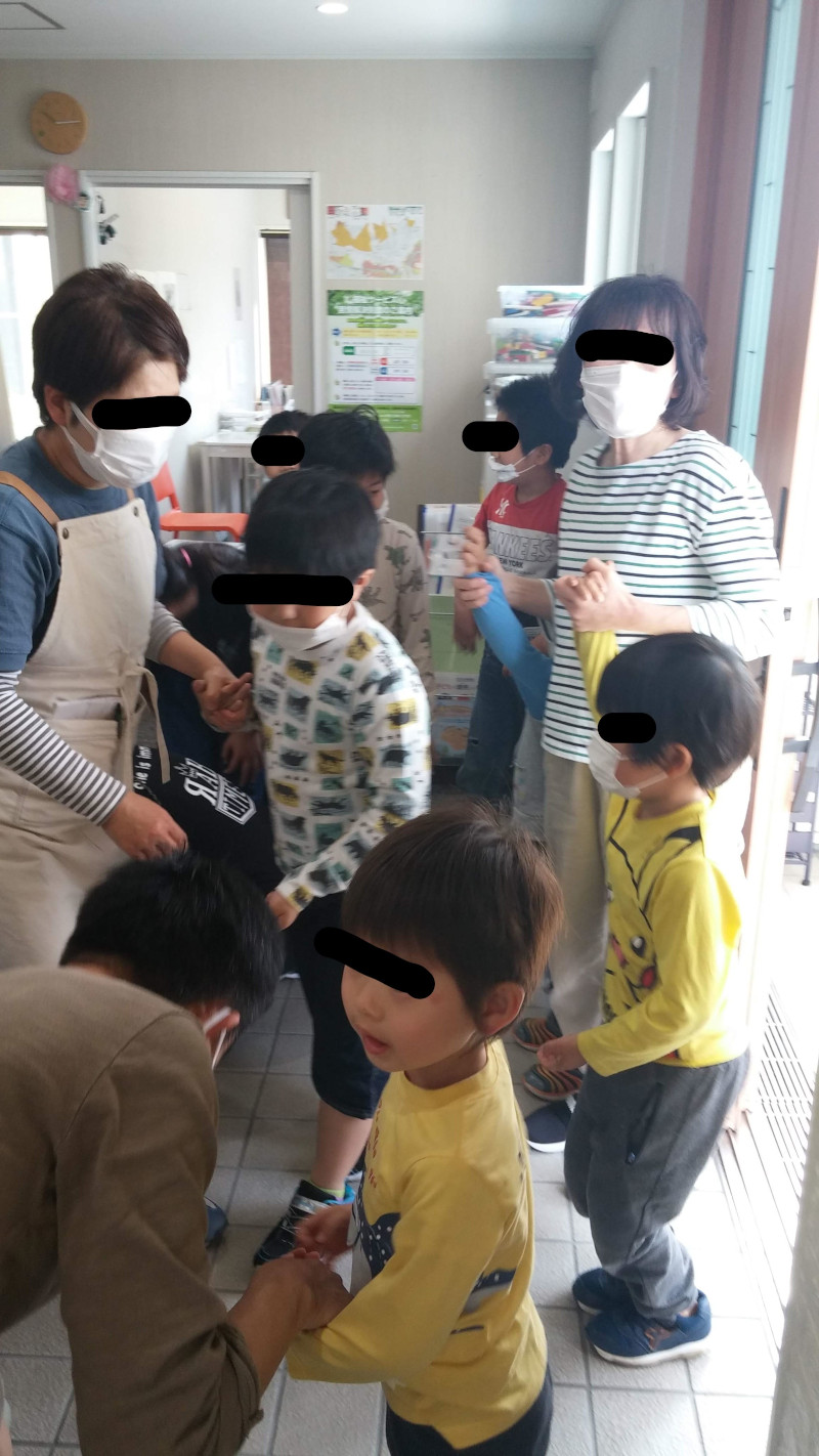 避難訓練-玄関にて