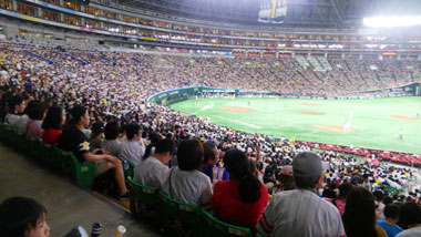 福岡ドームにて野球観戦