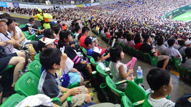 福岡ドームにて野球観戦