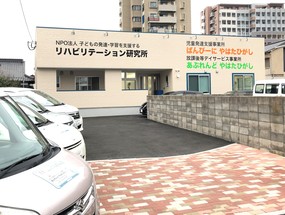 駐車場と外観の写真